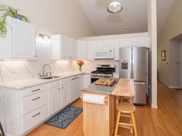 54 Saint John Lane #2, Hampstead, NH 03841