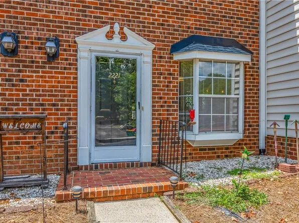 2221 Stonecutter Dr, Winston Salem, NC 27103