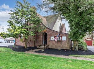 153 Stirling Rd, Warren, NJ 07059