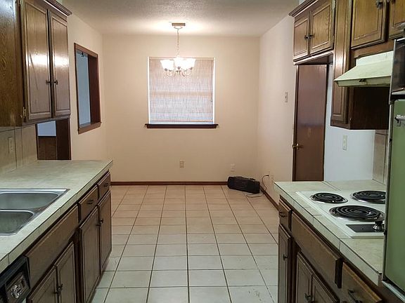 Kitchen / dining area