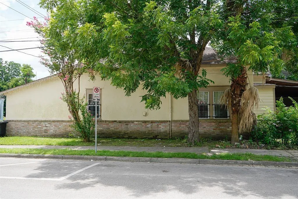 1 bed, 1.0 bath, 550 sqft, $700 — Photo 1