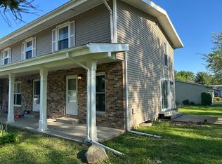 301 Peacock Dr #B, Mahomet, IL