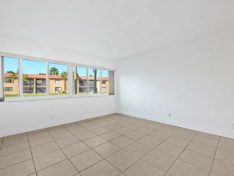 140 Lakeview Dr #103 — Photo 11