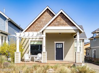 250 12th Ave, Seaside, OR 97138