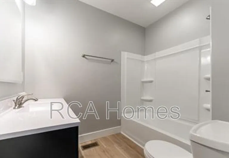 648 W 30th St — Photo 11