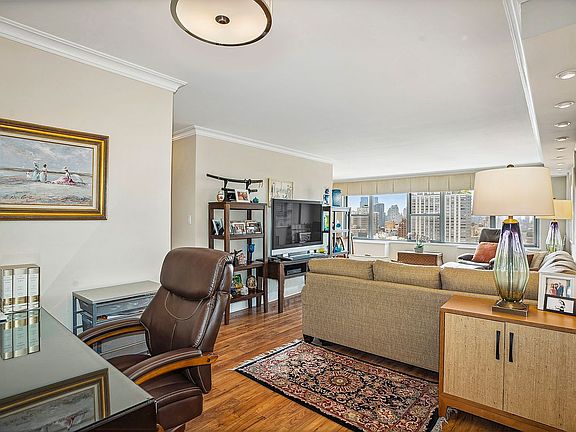 3rd image of 360 E 72nd St APT C3105