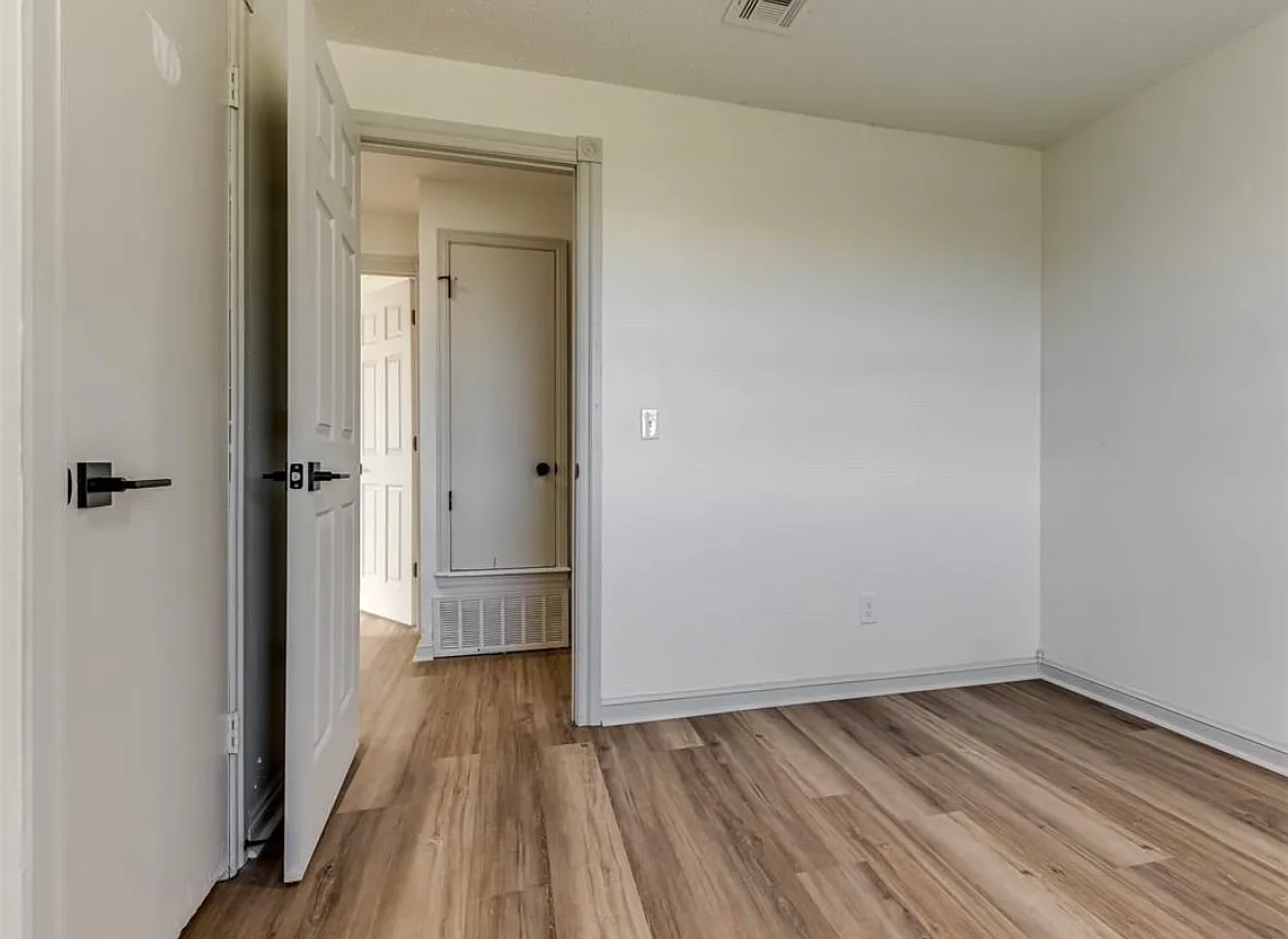 4 bed, 1400 sqft, $1,600 — Photo 4