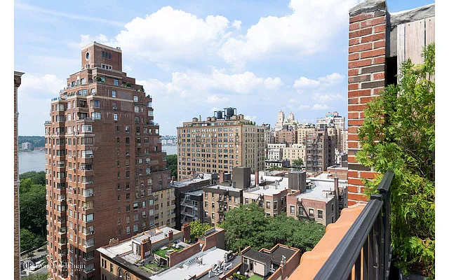 Rented by Douglas Elliman | media 16