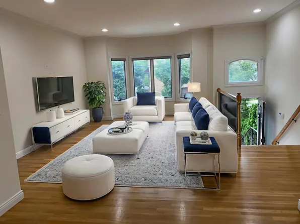 436 Lawton Avenue image 1 of 26