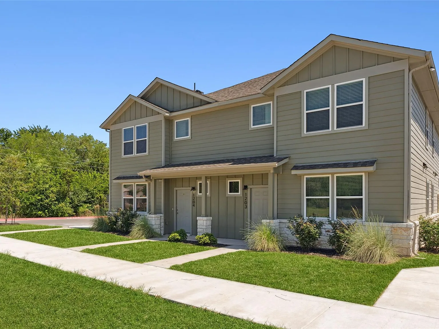 2 bed, 2.5 bath, 1086 sqft, $1,550 — Photo 3