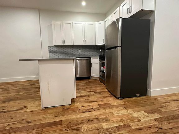 3rd image of 996 Atlantic Ave Suite 2