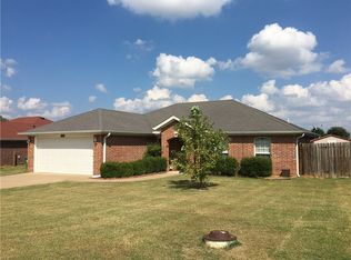 440 Firewood Dr, Centerton, AR 72719
