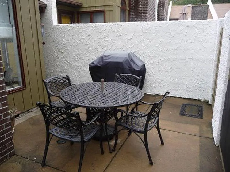 824 W Aaron Dr — Photo 6