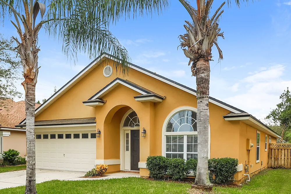 4 bed, 2.0 bath, 1999 sqft, $2,515 — Photo 3