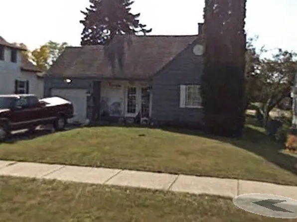 611 4th St NW, Chisholm, MN 55719