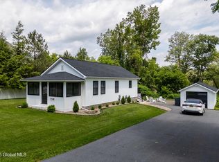 4 Gilbert Rd, Saratoga Springs, NY 12866