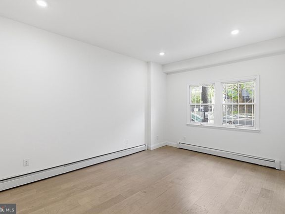 3rd image of 935 E Passyunk Ave APT 1