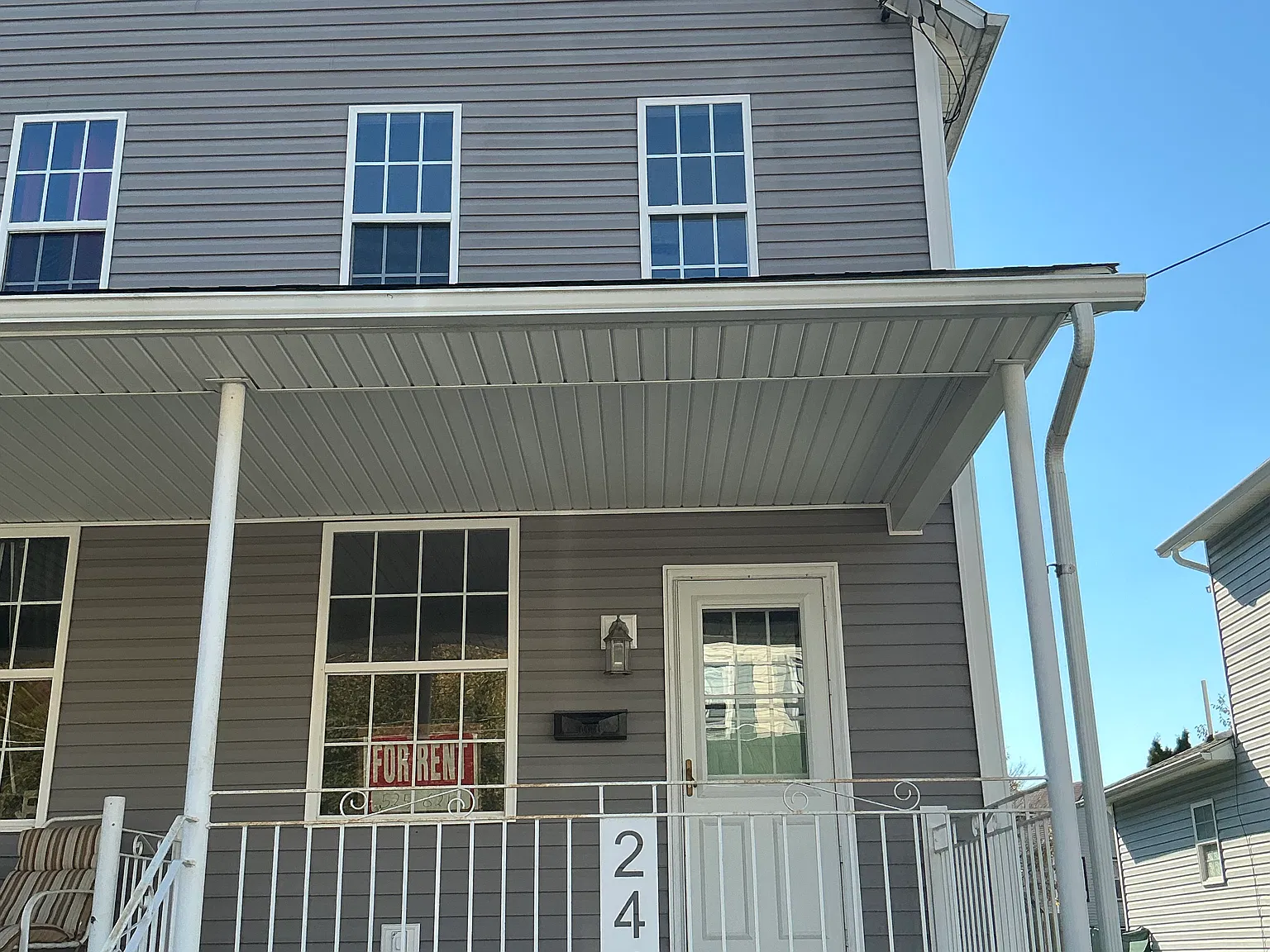 3 bed, $875 — Photo 1