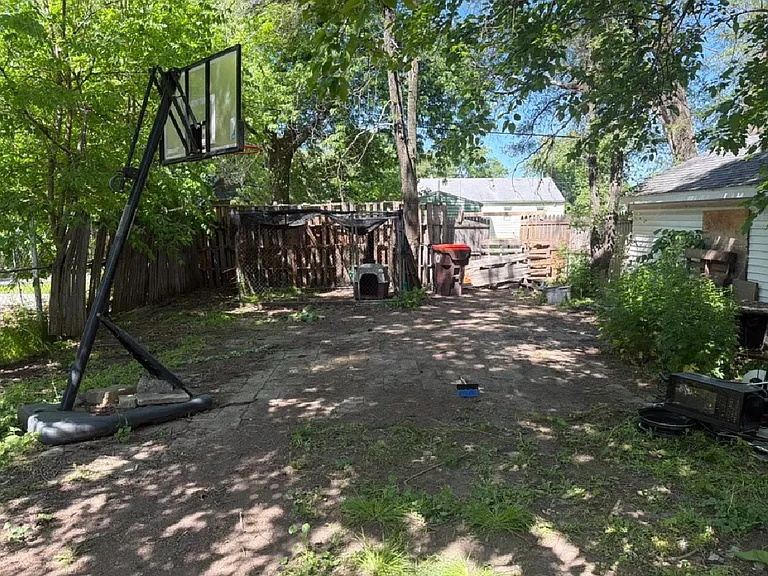 721 S Matthew St — Photo 3