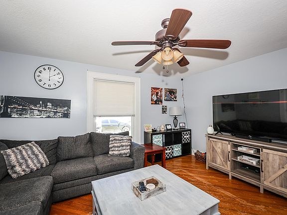4th image of 214 W South St