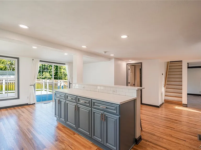 8403 Gaskin Rd — Photo 17