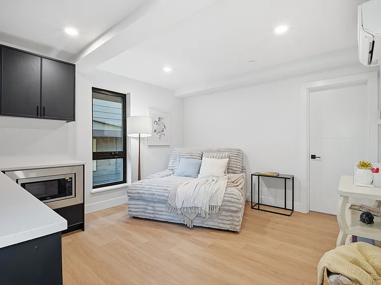 218B 21st Ave E — Photo 5