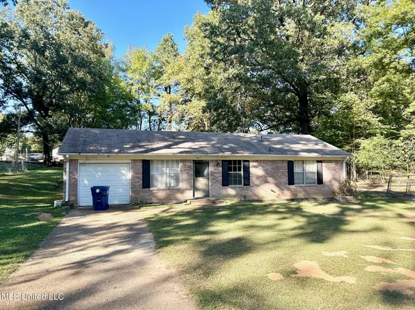 5562 Caroline Dr, Horn Lake, MS 38637