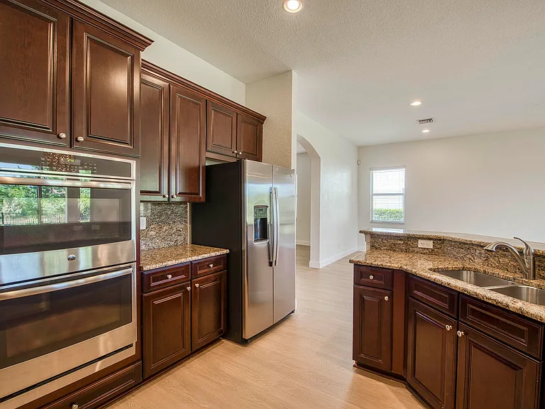 172 Manor Cir — Photo 4