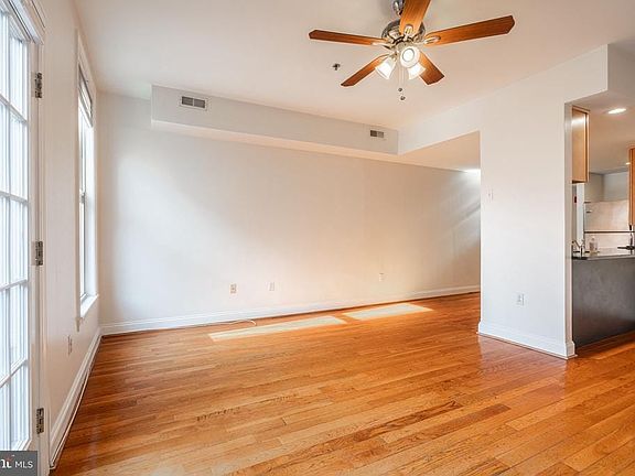 3rd image of 221 Race St APT 5