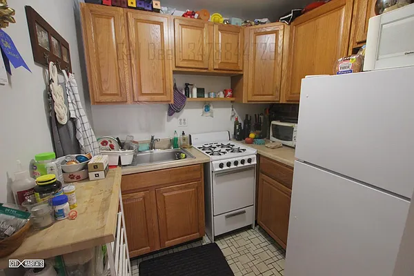 Rented by Citi Habitats | media 37