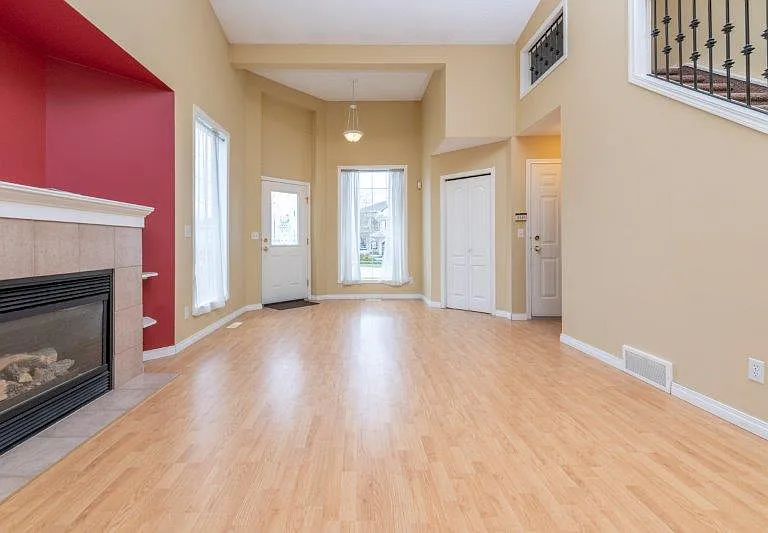 126 E Tuscarora Pl NW — Photo 2