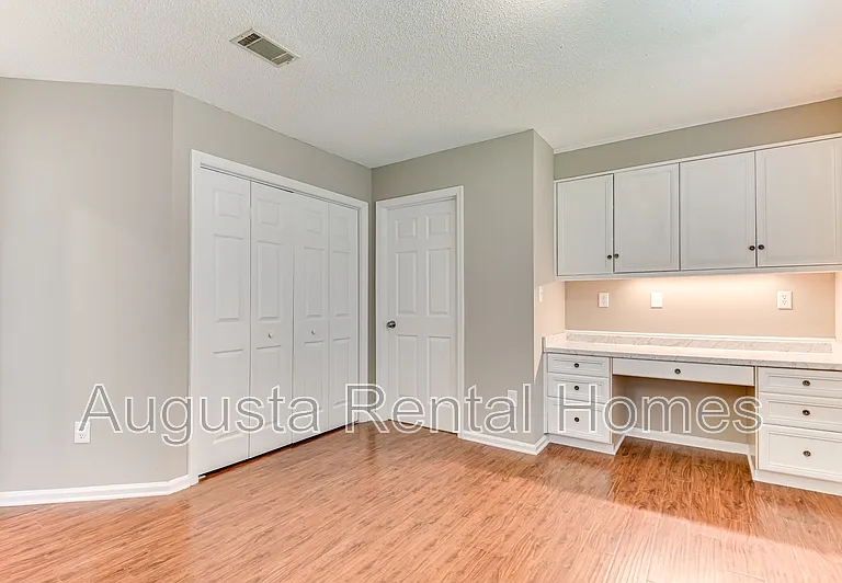 208 Stonington Dr — Photo 19
