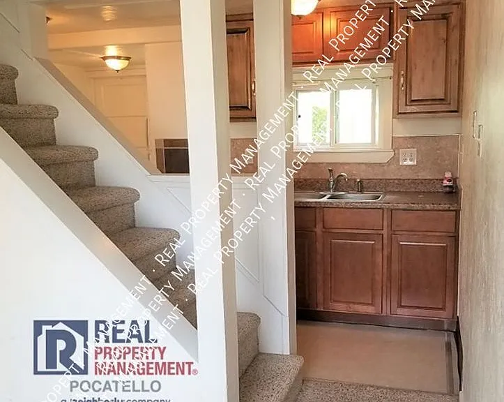 517 E Cedar St — Photo 5