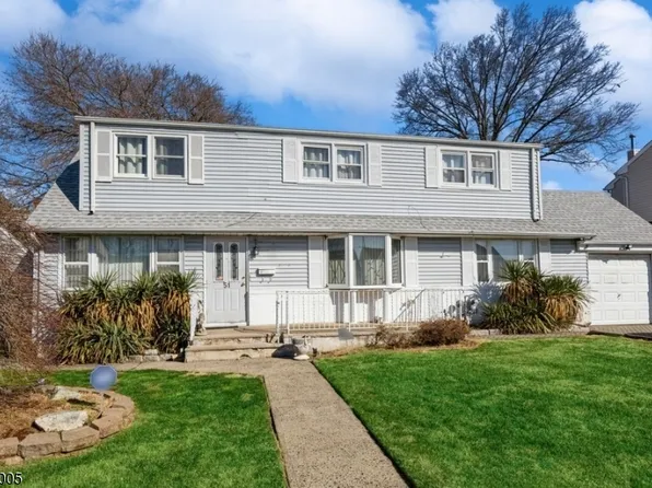 51 Echo Pl, Elmwood Park Boro, NJ 07407