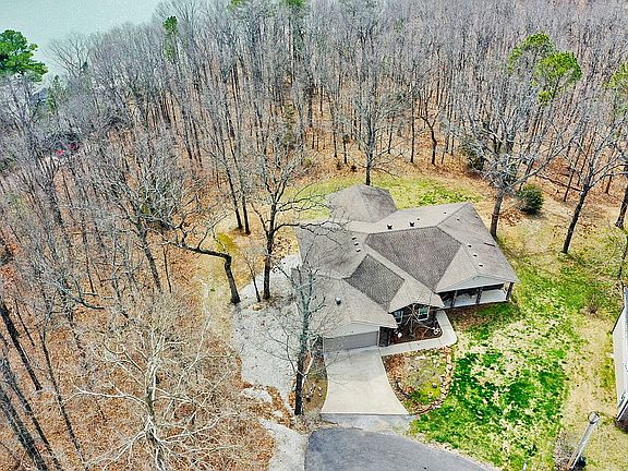 4th image of 12 James Ln