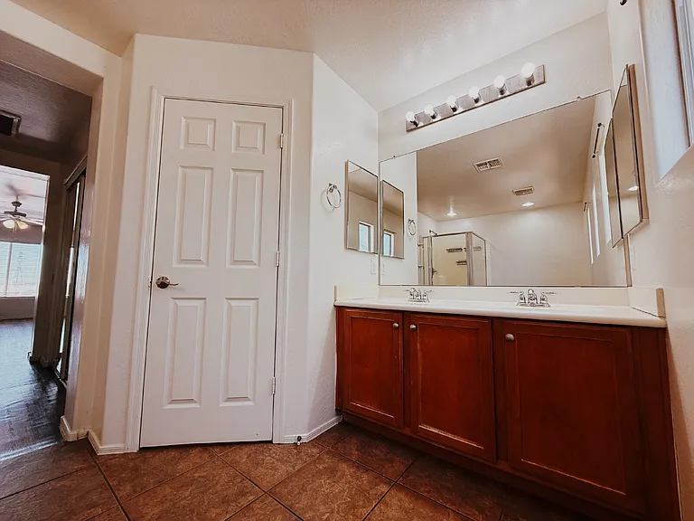 906 S 118th Ln — Photo 22