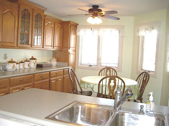 Eat in kitchen - new cabinets & appliances