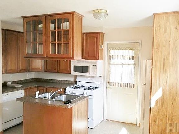 2nd image of 714 Oaklawn Ave