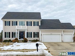2712 145th St, Urbandale, IA 50323