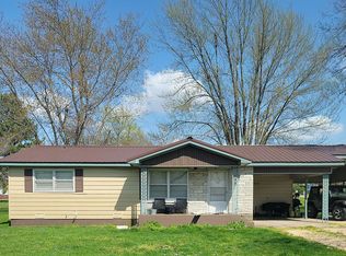 608 S Main St, Mountain Grove, MO 65711