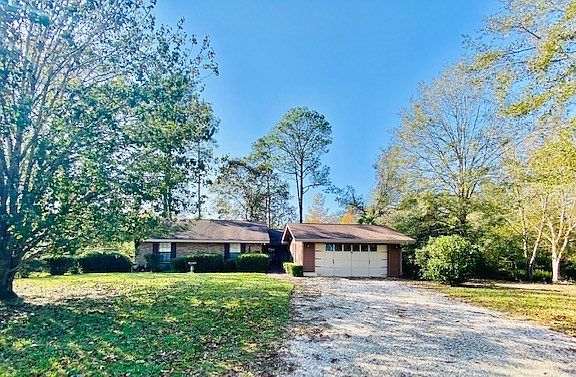 3rd image of 908 E Lakeshore Dr