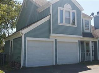 23 Washington Ct, Streamwood, IL