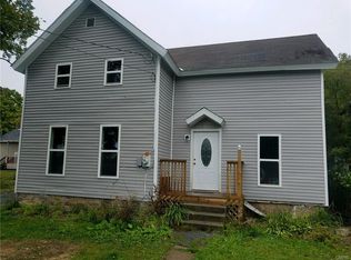 18 Garden Rd, Philadelphia, NY 13673