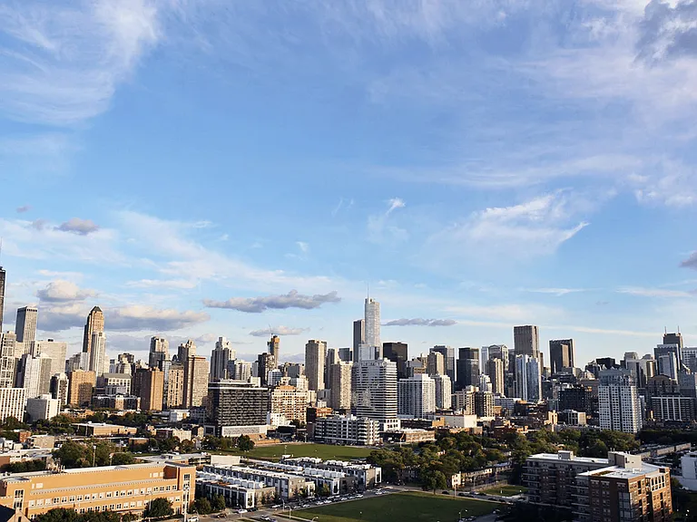 Beautiful views of the Chicago skyline