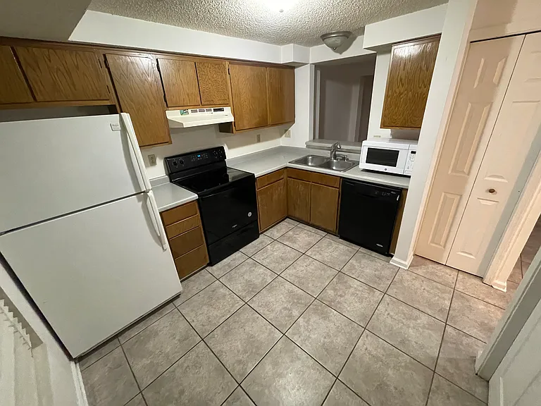 9600 Vinca Cir — Photo 3