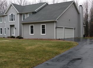 3928 E Pine Hollow Dr, Midland, MI 48642