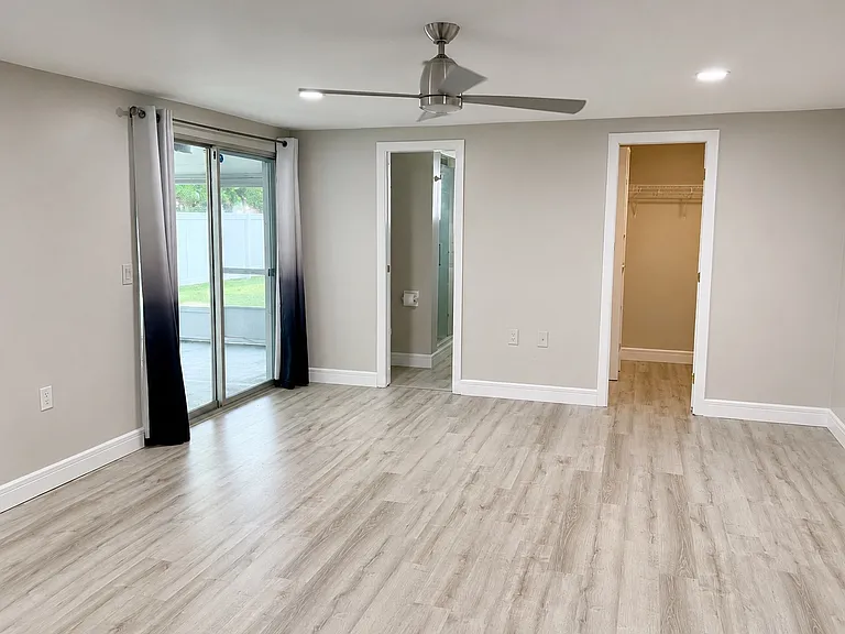 5651 Kelly Dr N — Photo 12