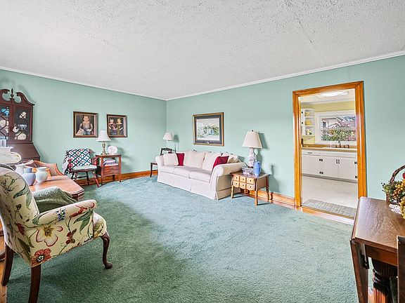 3rd image of 304 Ginnie Ln