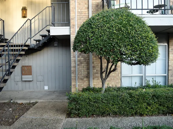 10232 Regal Oaks Dr #32B, Dallas, TX 75230