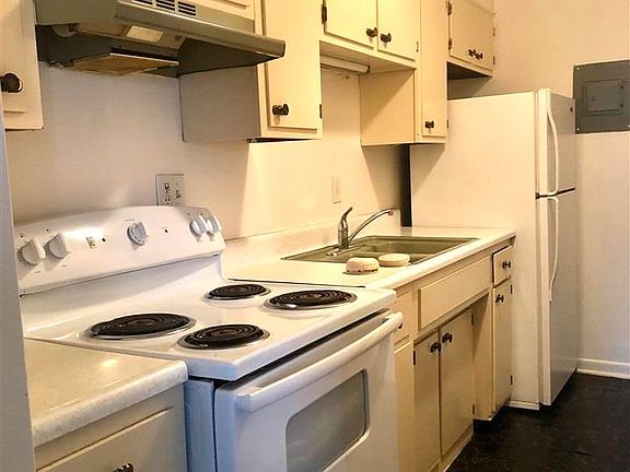 4th image of 200-300 Hickory Ln #400